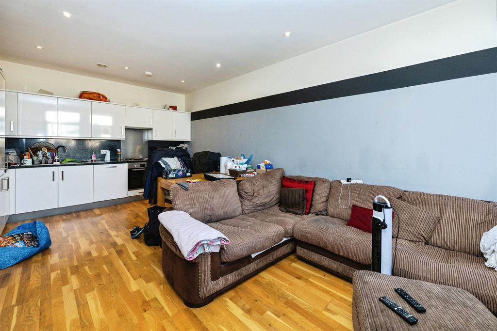 Property photo 3 of 9