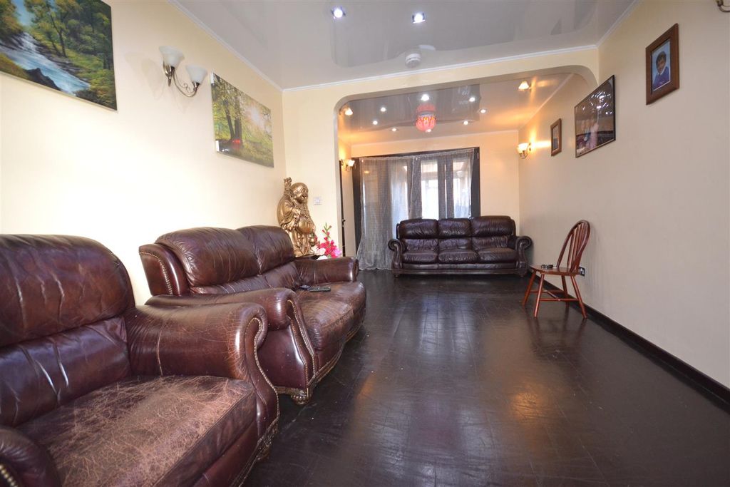 Property photo 2 of 18