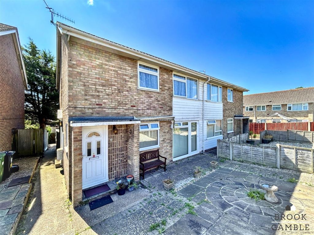 Property photo 1 of 12 01323 438506