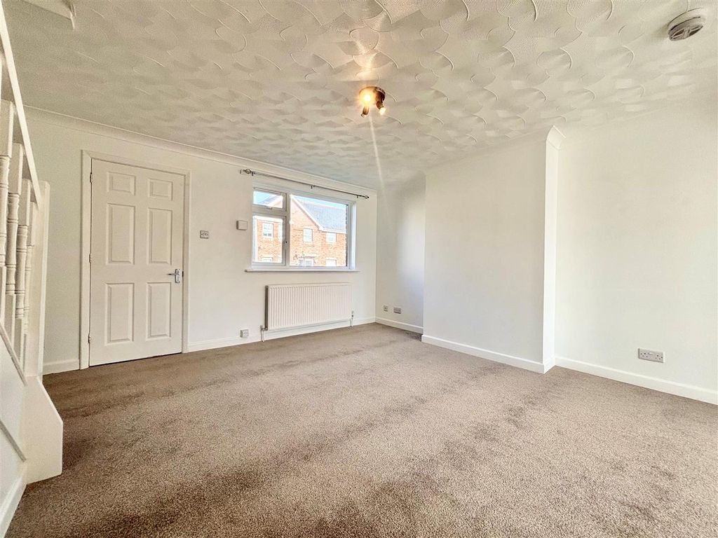 Property photo 3 of 18 Living/Dining Room