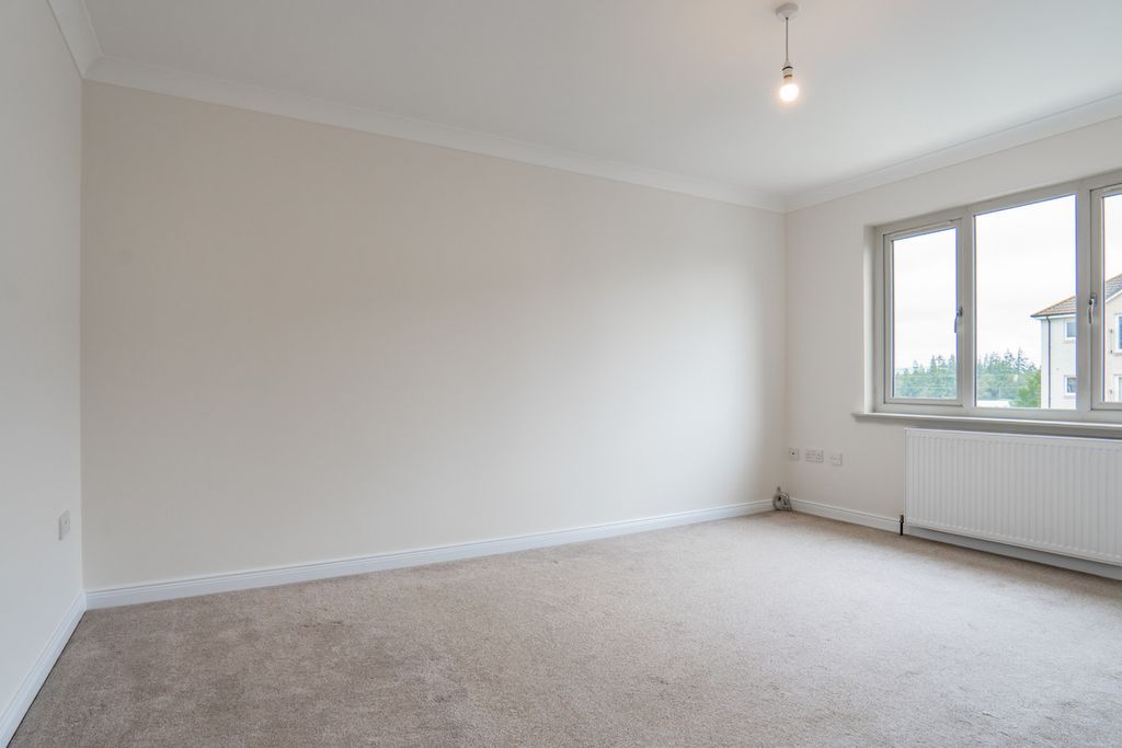 Property photo 2 of 32