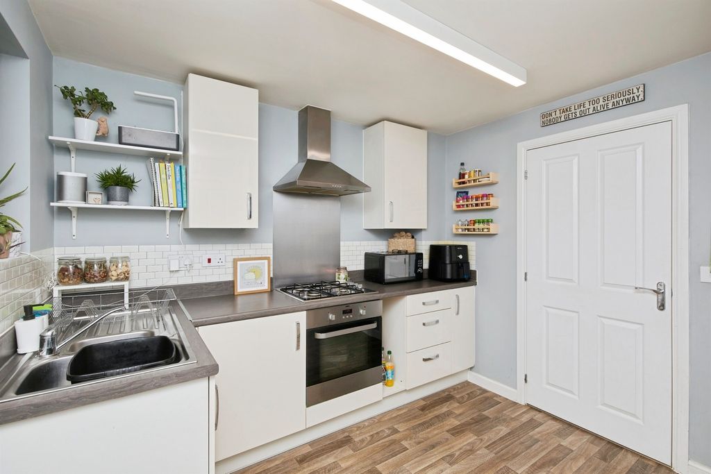 Property photo 2 of 12