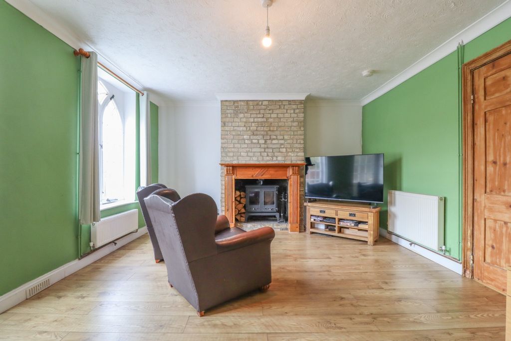 Property photo 2 of 20 4247673