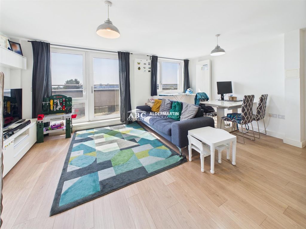 Property photo 2 of 19 Cam03827G0-Pr0072-Still004.Jpg