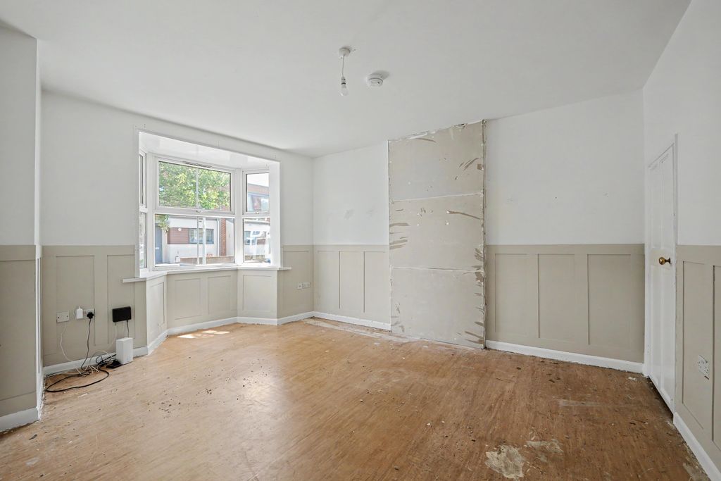 Property photo 2 of 20 29 Radcliffe Road, Southampton, Hampshire, So14 0Ph