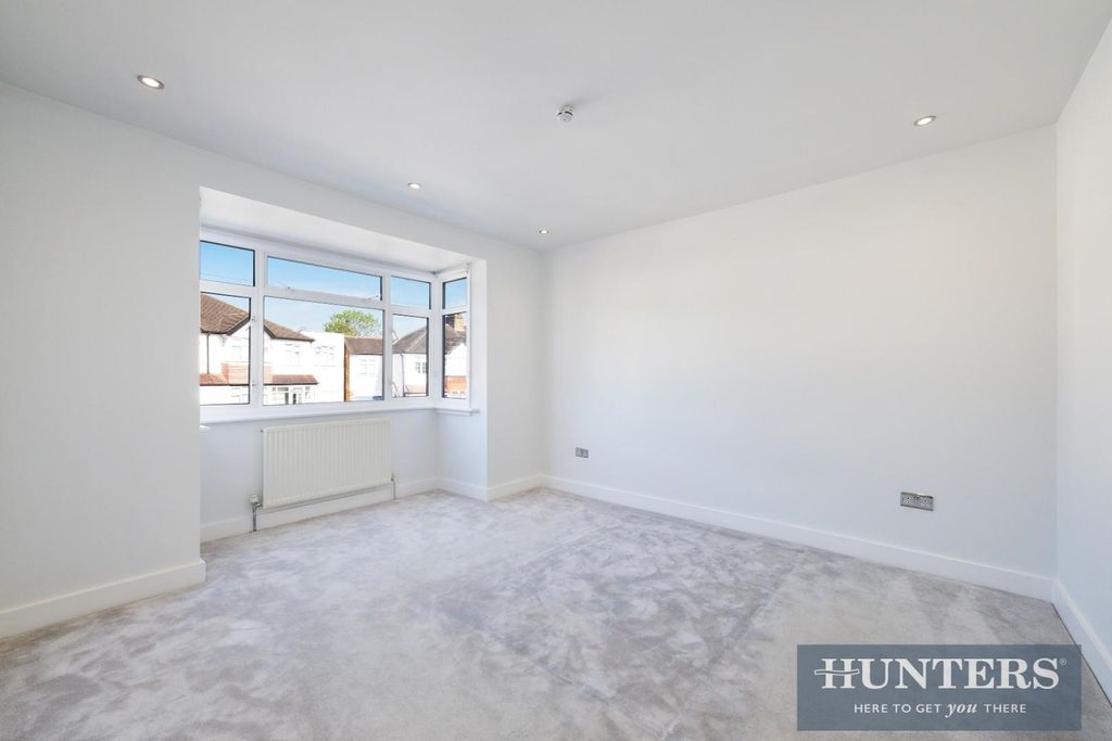 Property photo 3 of 19 Inverness Road, 16- (1).Jpg