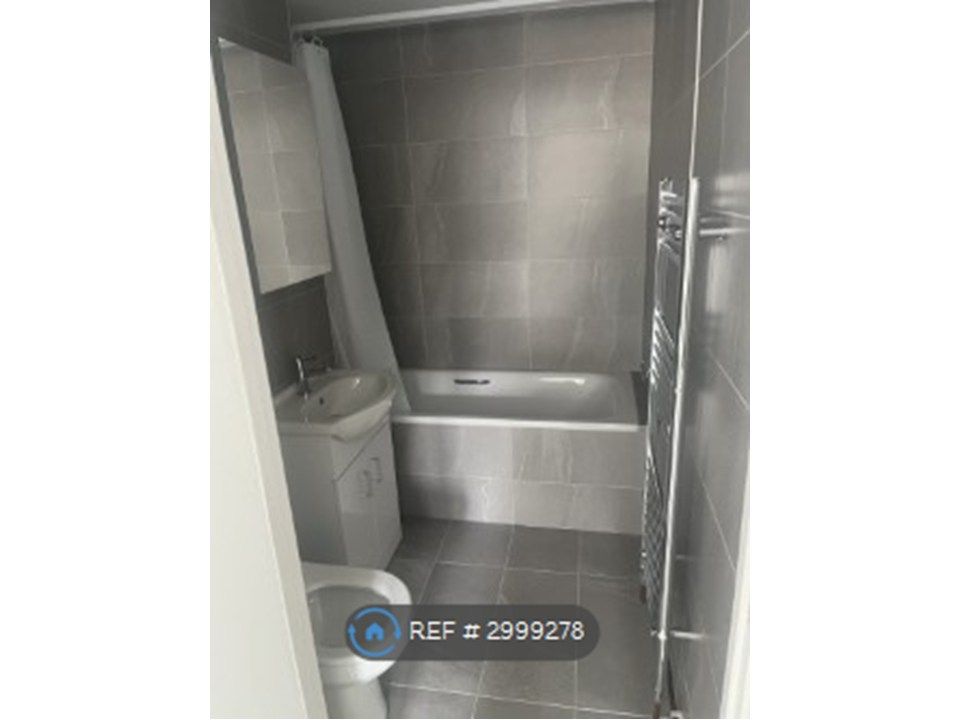Property photo 3 of 9 Bathroom