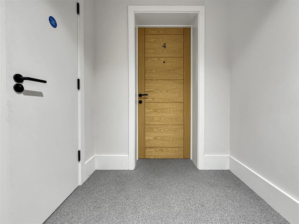 Property photo 2 of 12 Flat Door