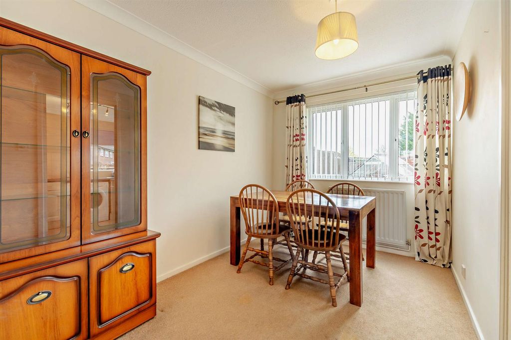 Property photo 3 of 17 Dining Room