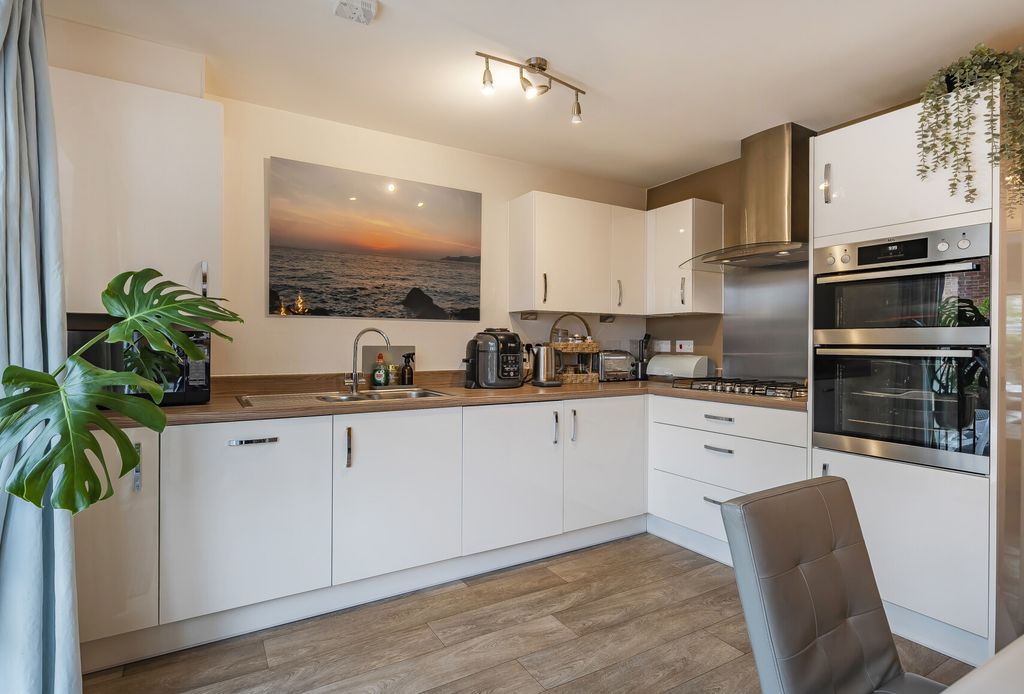 Property photo 3 of 16 Kitchen/Diner