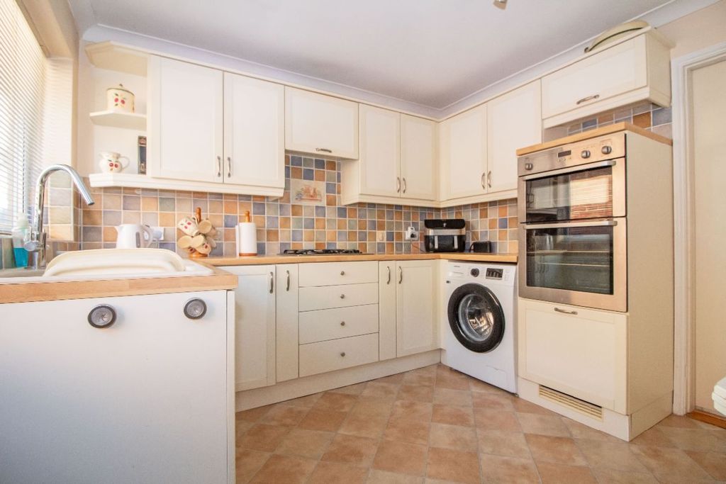 Property photo 2 of 23