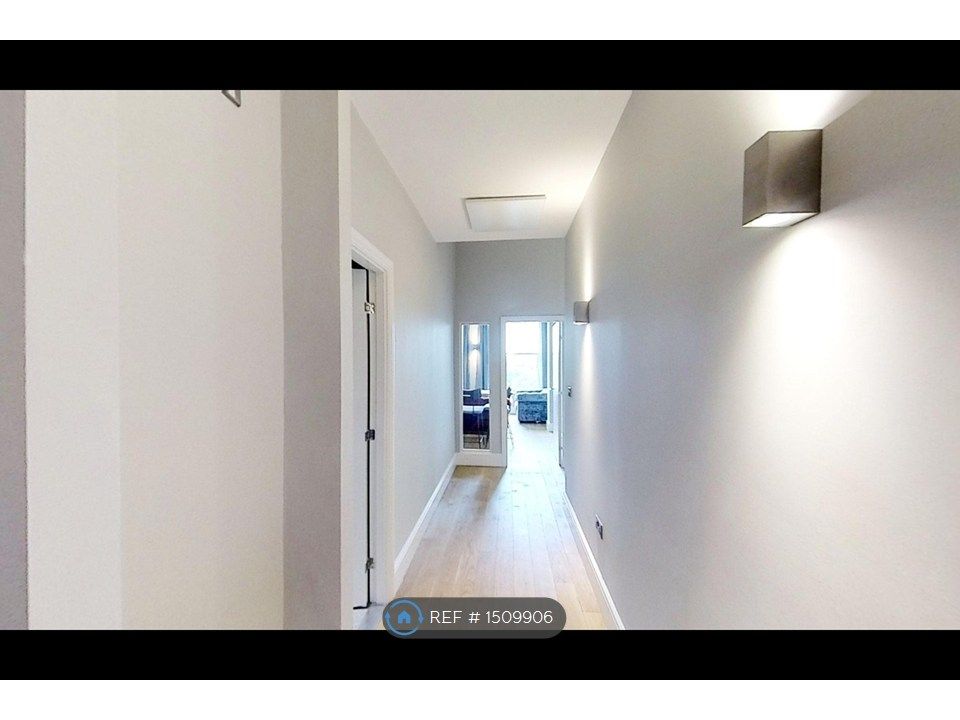 Property photo 2 of 13 Hallway