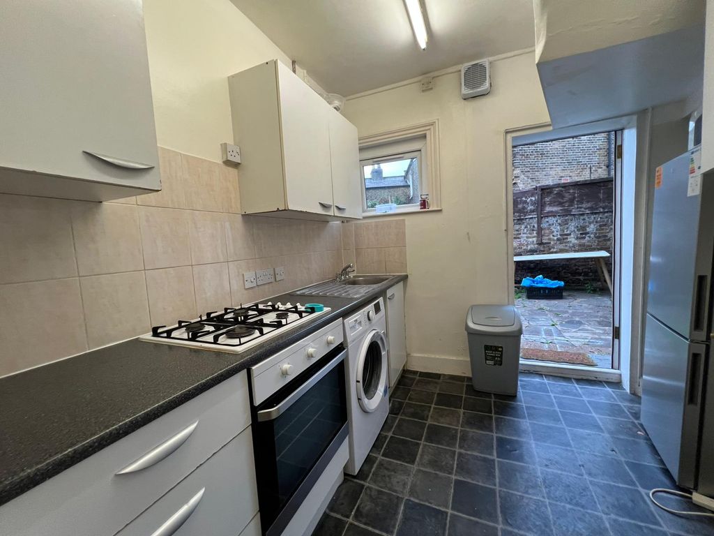 Property photo 2 of 17 Photo 11