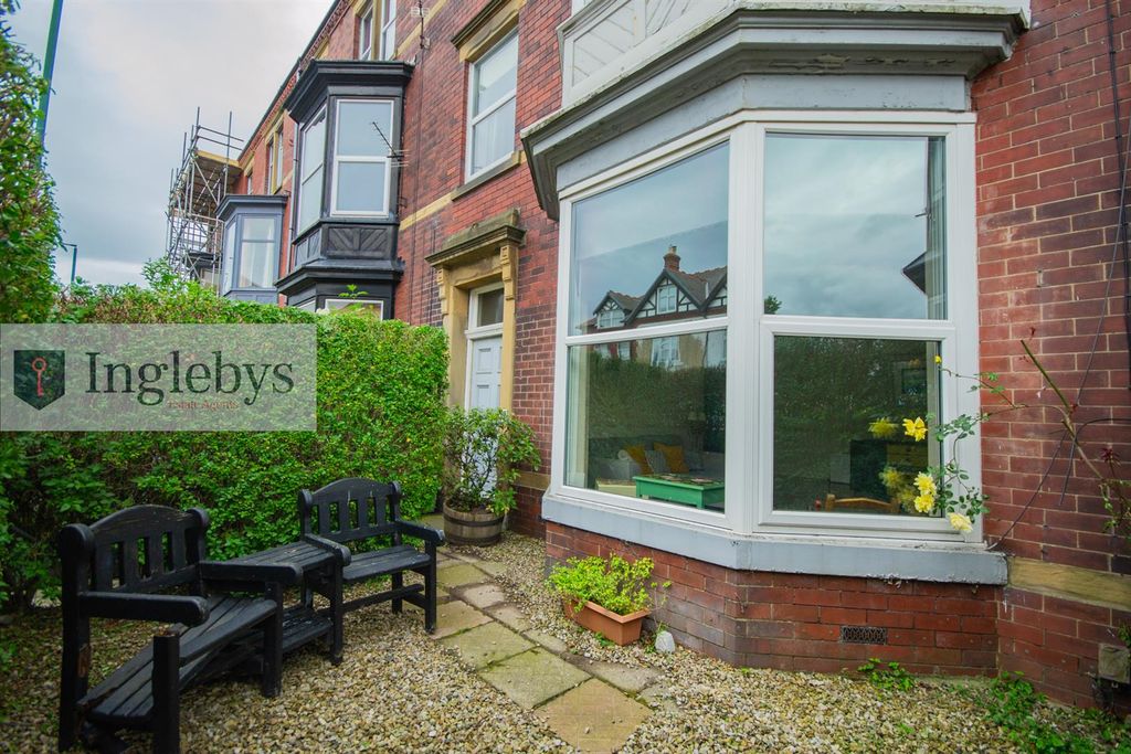 Property photo 3 of 32