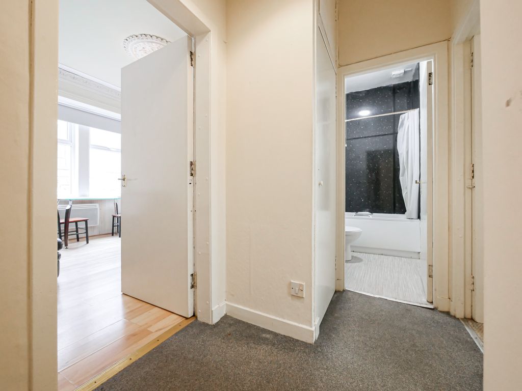 Property photo 3 of 9 Hall