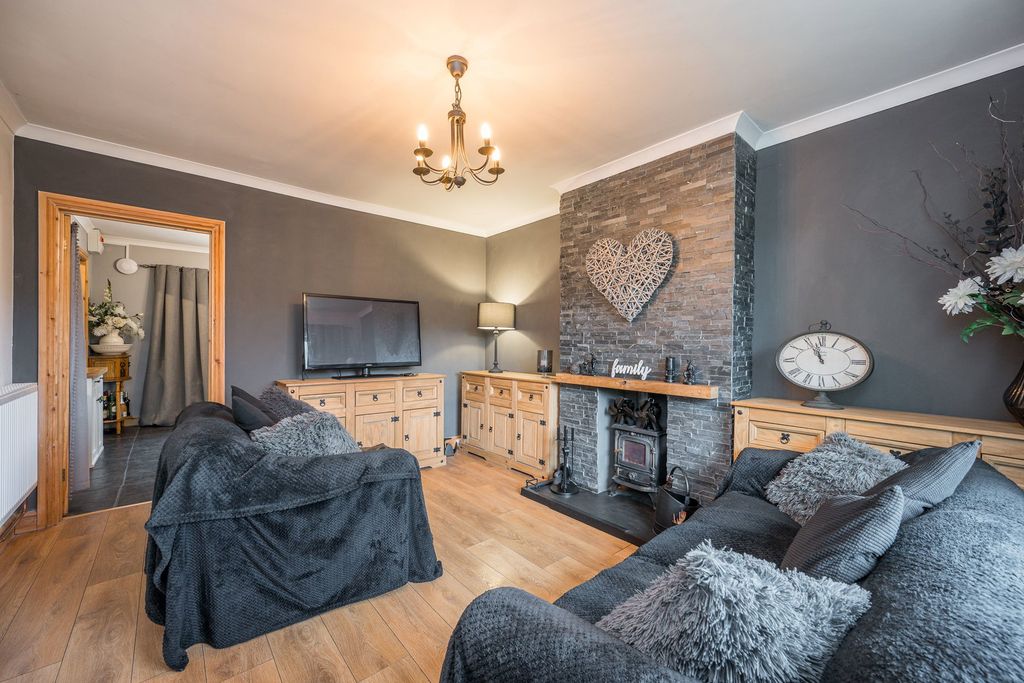 Property photo 2 of 35