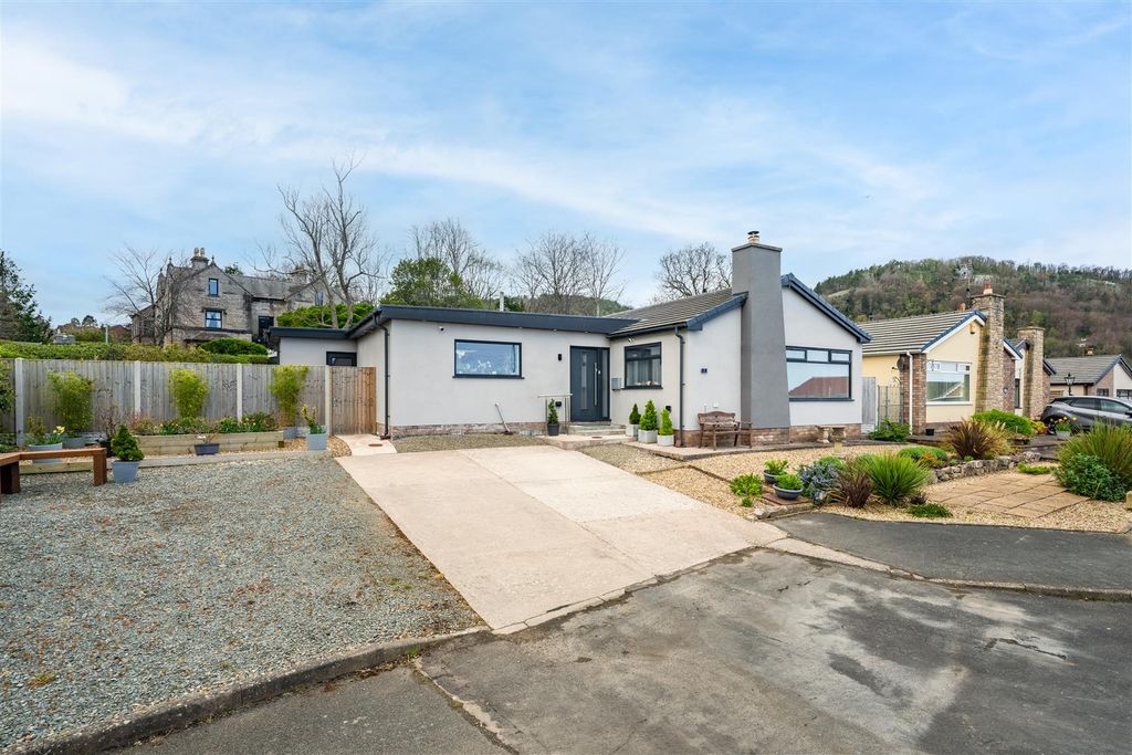 Property photo 1 of 18 Front Aspect.Jpg