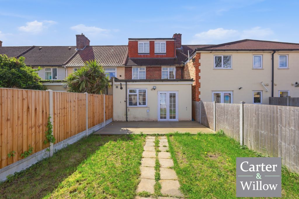 Property photo 2 of 25