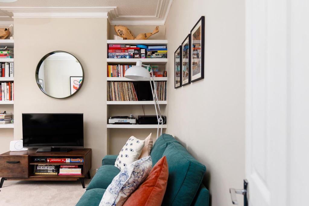 Property photo 1 of 25 221 Avonvale Road-18.Jpg