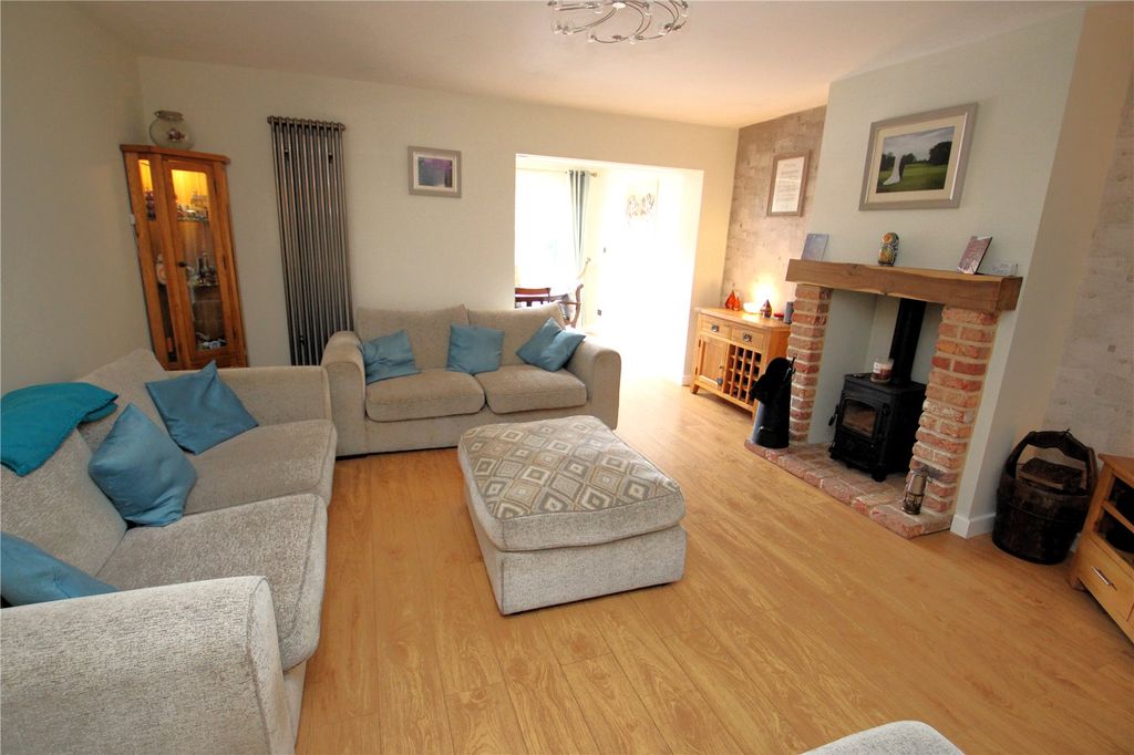 Property photo 2 of 18 Picture No. 12