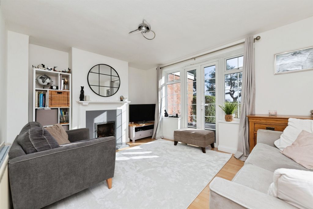 Property photo 2 of 25