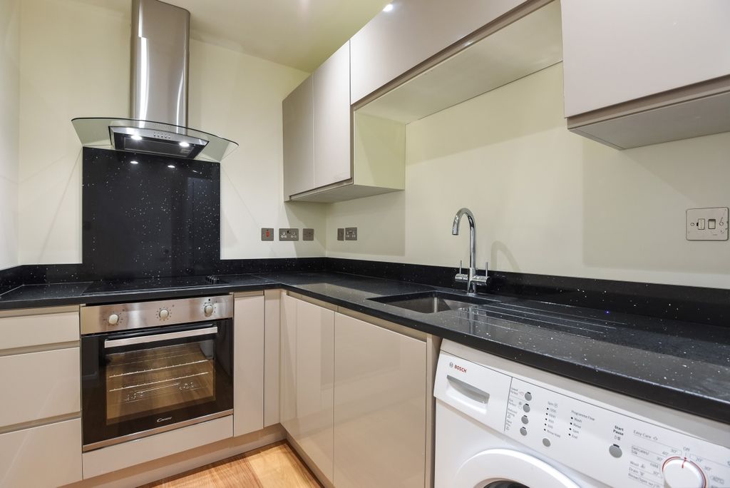 Property photo 3 of 7 London Road (3)