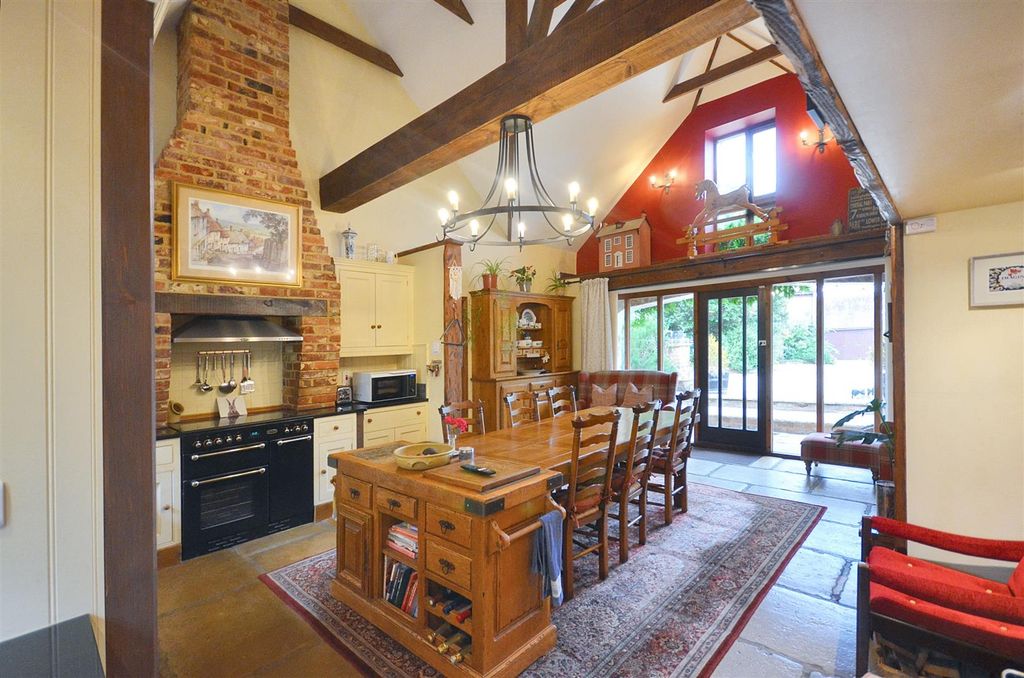 Property photo 2 of 15 Kitchen/Dining Room