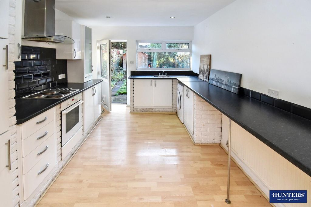 Property photo 1 of 11 Kitchen