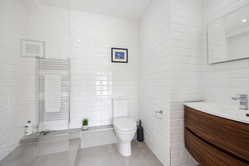 Property photo 2 of 19 Image