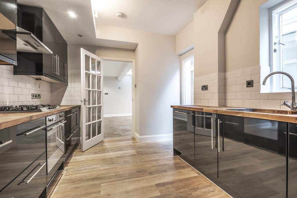Property photo 2 of 10 Kitchen