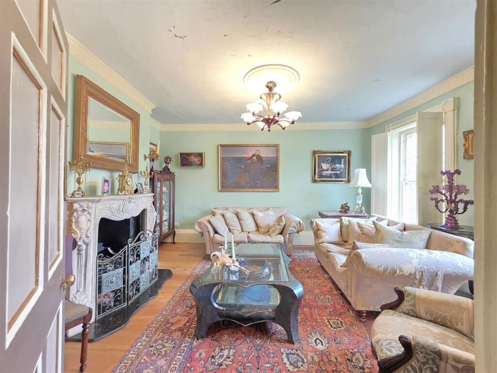 Property photo 3 of 33