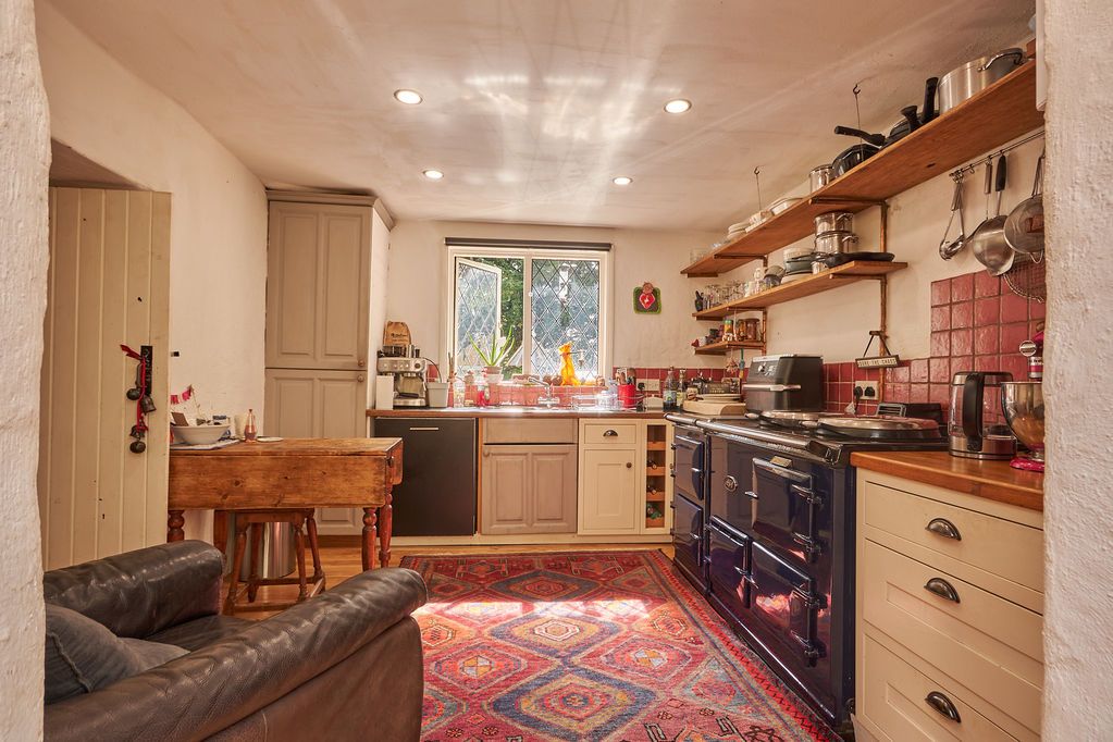 Property photo 3 of 23 Kitchen