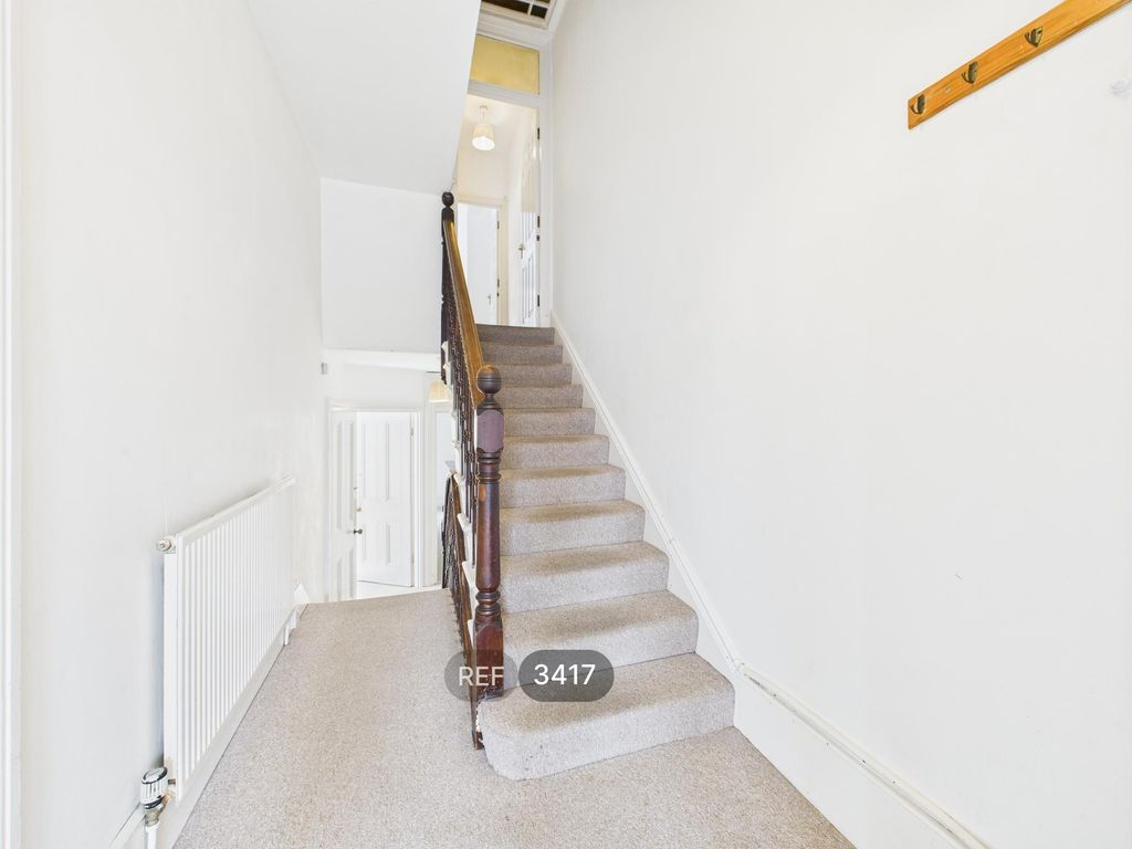 Property photo 2 of 9 Hallway