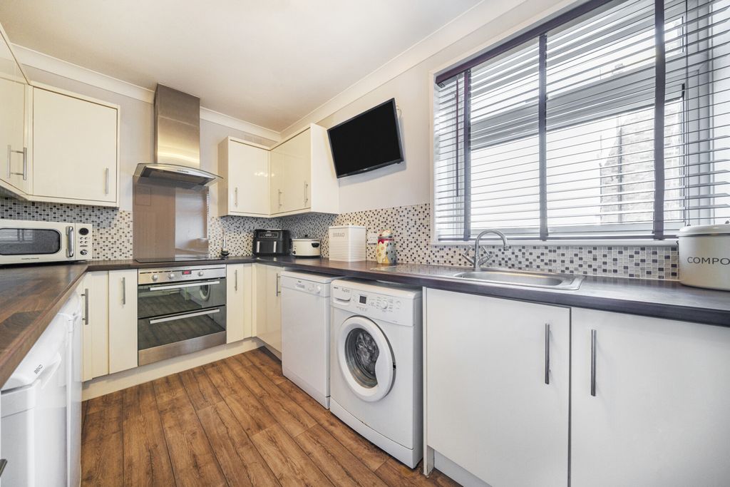 Property photo 2 of 18 Kitchen