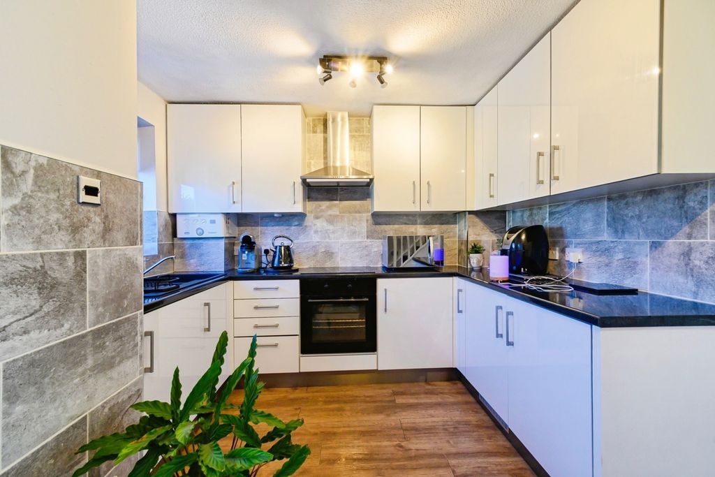 Property photo 3 of 22 Pbox-Img.Jpg