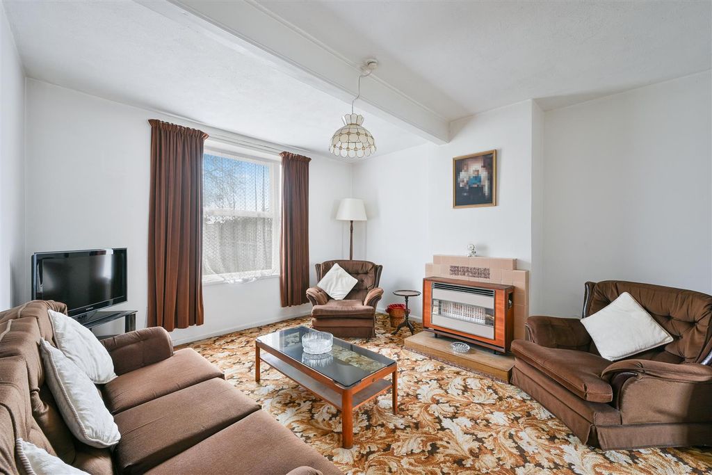 Property photo 2 of 16 Green Lane,  (4).Jpg