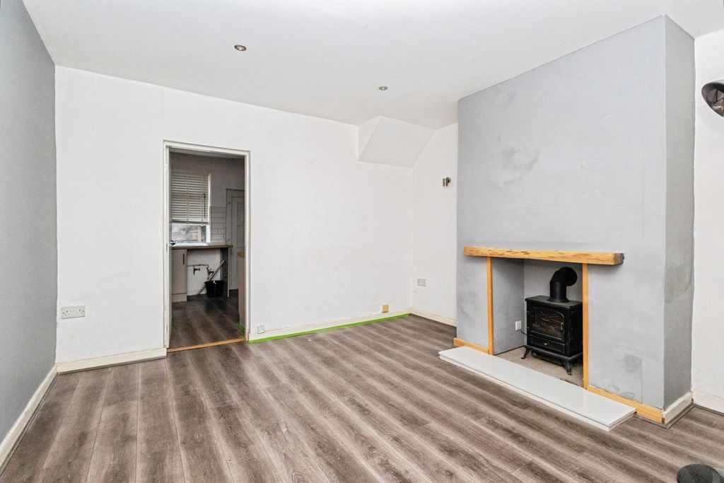 Property photo 3 of 17 Photo