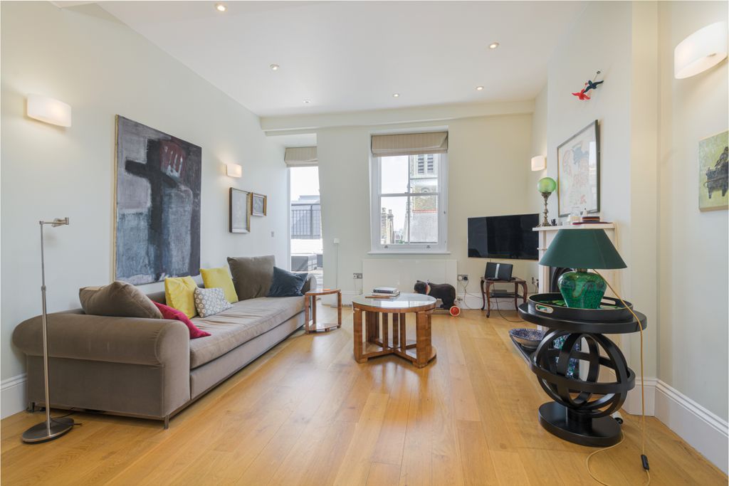 Property photo 1 of 12 Lounge