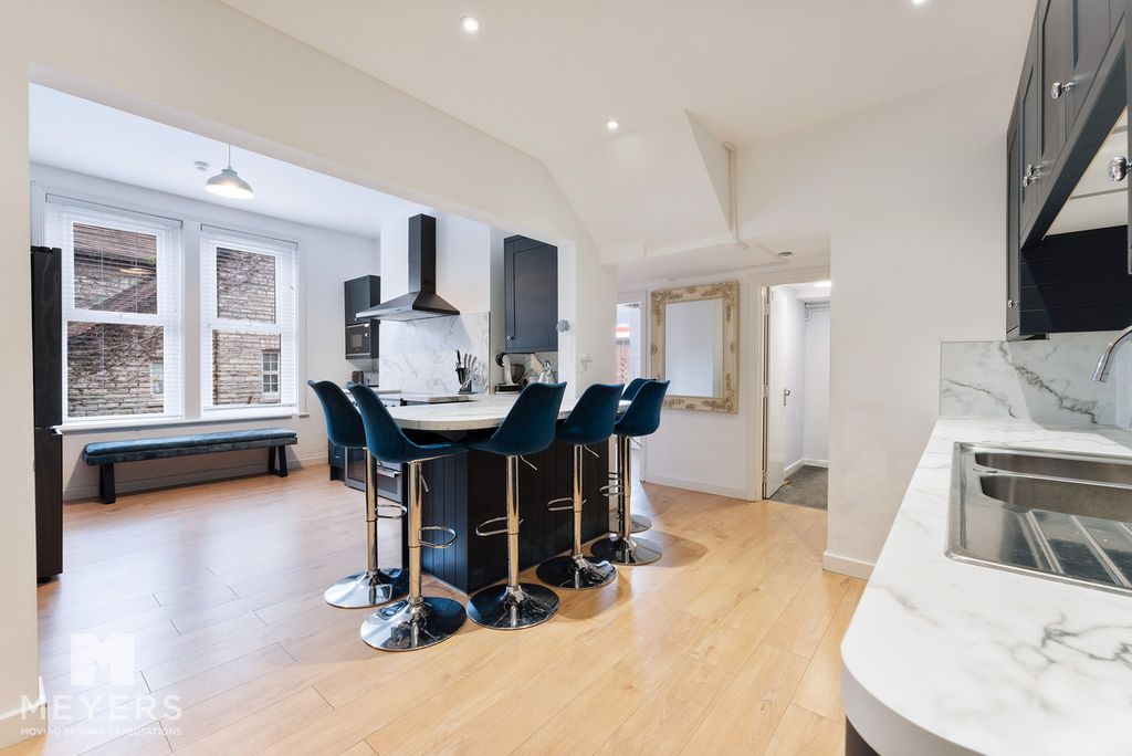 Property photo 3 of 22