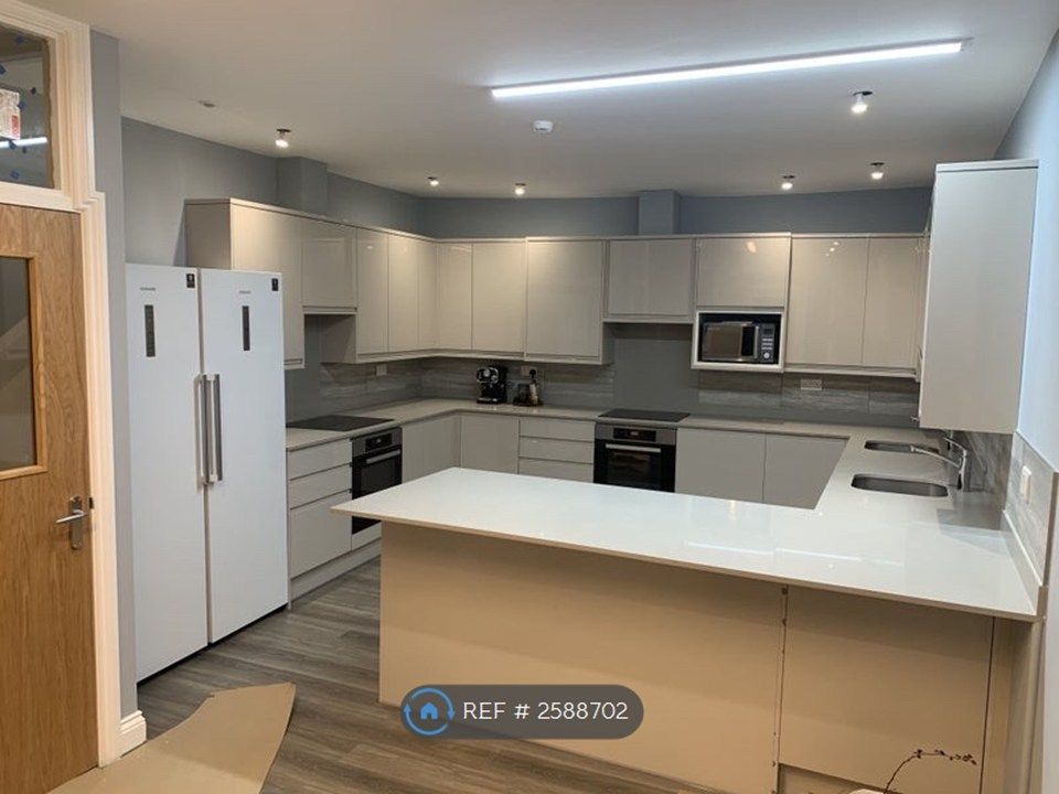 Property photo 3 of 4 Shared Kitchen