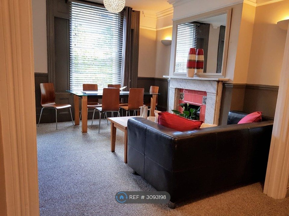 Property photo 2 of 30 Living Room & Dinning Room