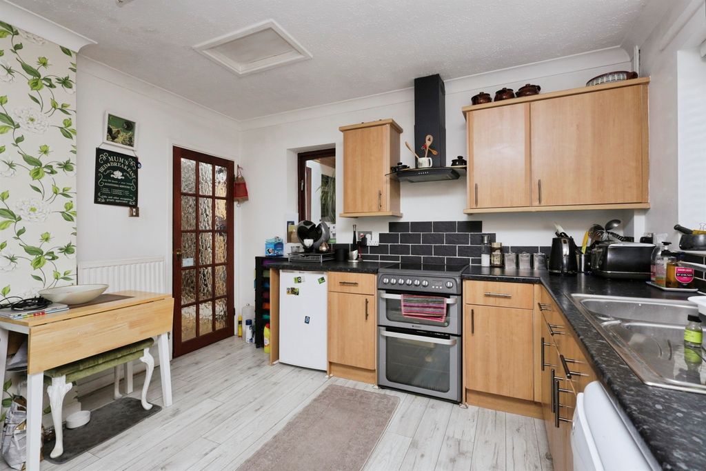Property photo 3 of 17