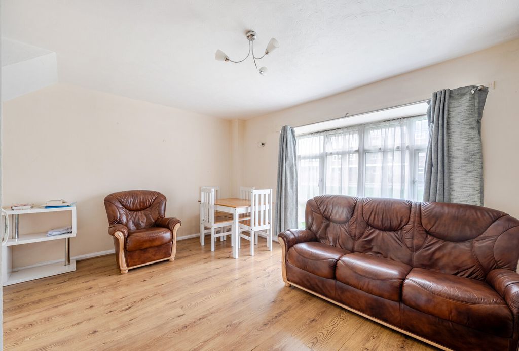 Property photo 3 of 8 1375561-8-69172F4...