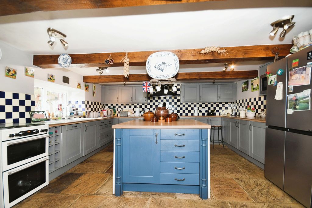 Property photo 2 of 17 Kitchen