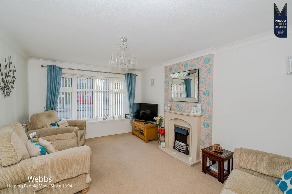 Property photo 2 of 17 Lounge