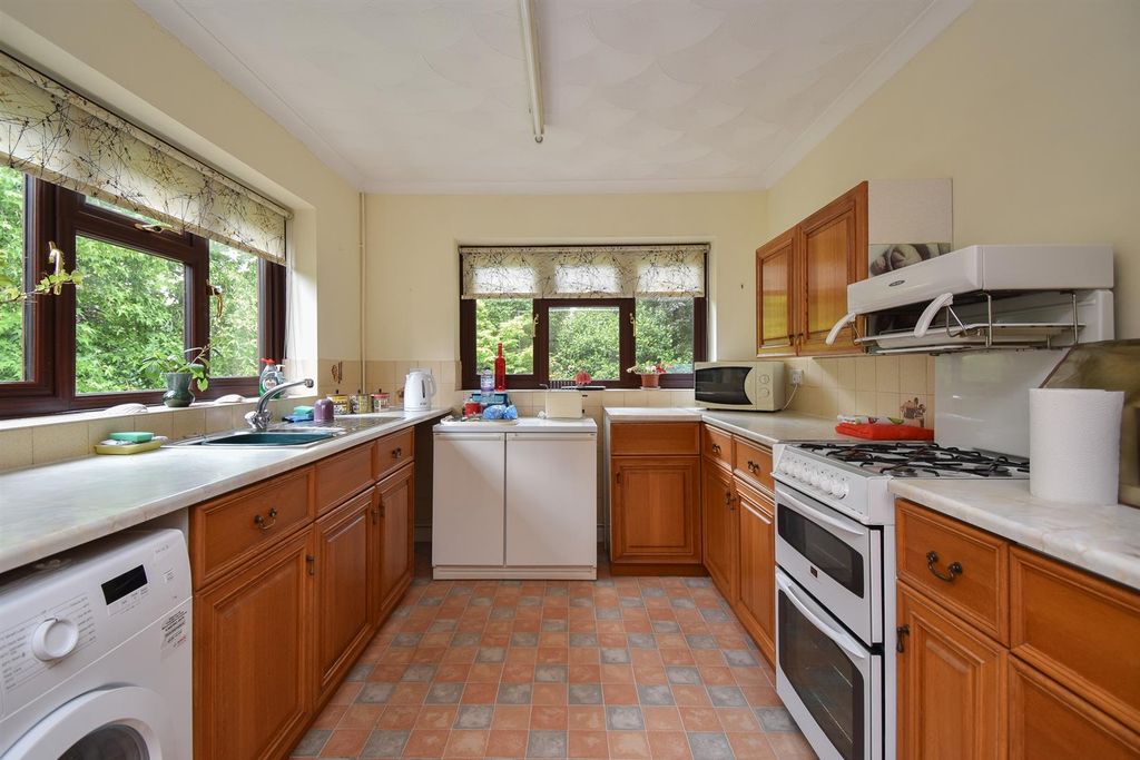 Property photo 3 of 21 Kitchen