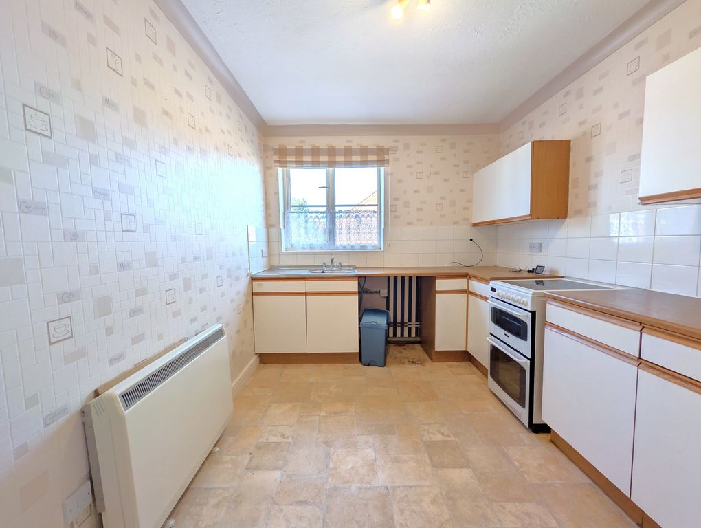 Property photo 2 of 6 Kitchen