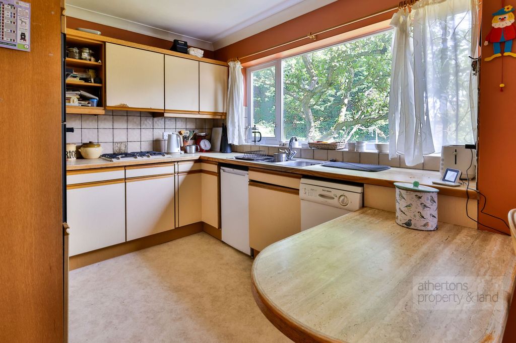 Property photo 3 of 25