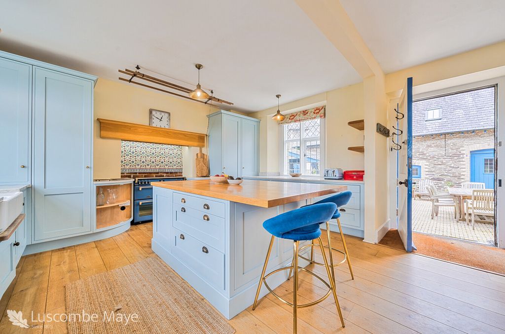 Property photo 2 of 30