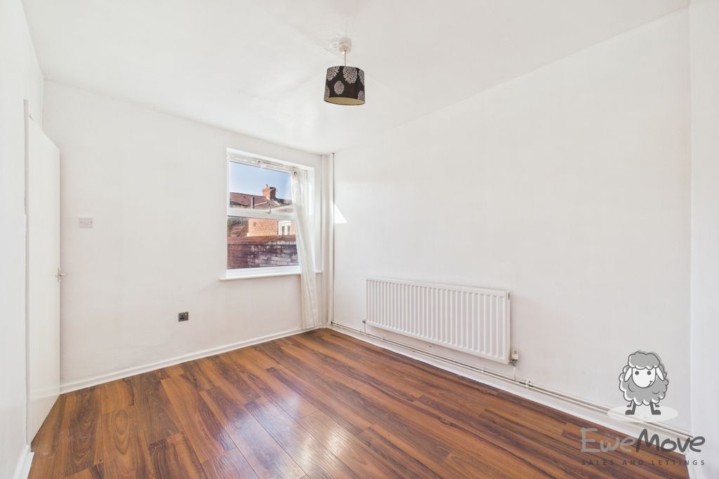 Property photo 3 of 10 Cam01866G0-Pr0592-Still006